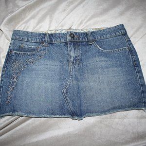 ✨ So Wear it Declare it Jean skirt with silver size 7